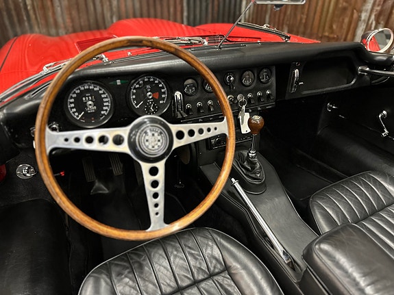 Jaguar E-TYPE 30 of 30