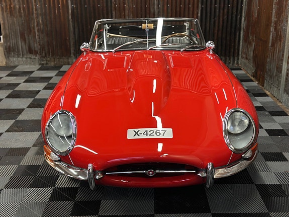 Jaguar E-TYPE 15 of 30