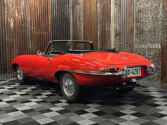 Jaguar E-TYPE 17 of 30