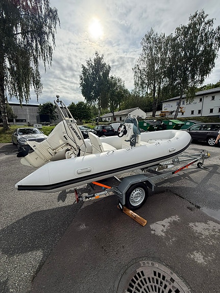 BRIG F450L/Evinrude 50hk/Respo Henger! 4 of 5