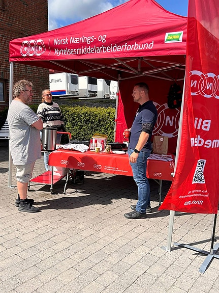 En vanlig dag på jobb - bedriftsbesøk med stand, medlemsrekruttering og medlemspleie.