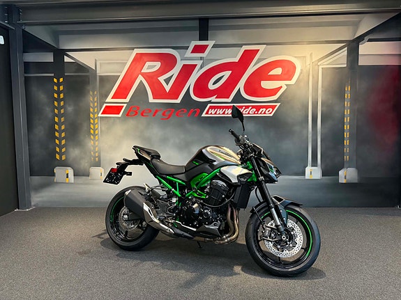 Kawasaki Z 900 2 of 14
