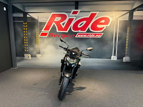 Kawasaki Z 900 6 of 14