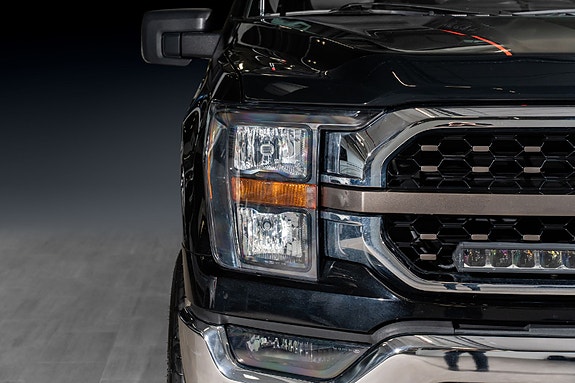 Ford F-150 4 of 5
