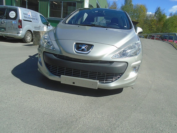 Peugeot 308 2 of 5