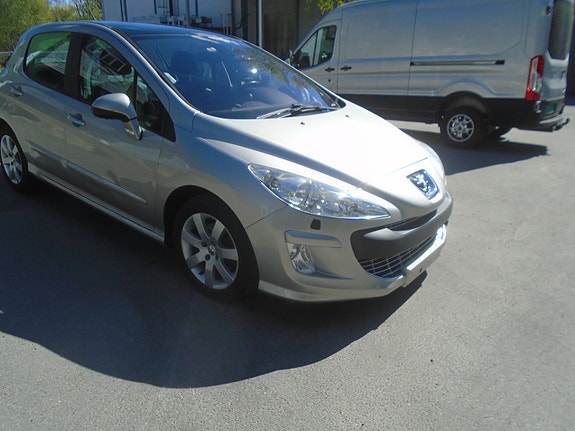 Peugeot 308 4 of 5