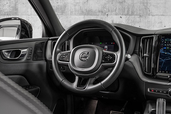 Volvo XC60 13 of 30