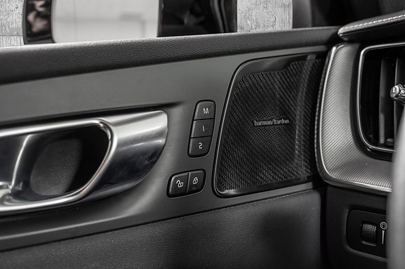 Volvo XC60 8 of 30