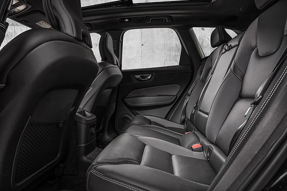 Volvo XC60 11 of 30