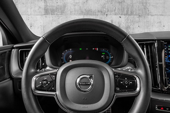 Volvo XC60 14 of 30