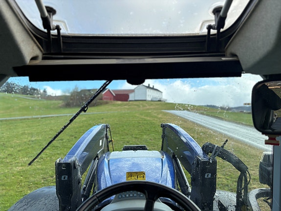 New Holland T7.270 AutoCommand 13 of 16