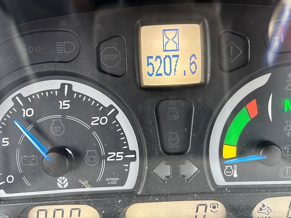 New Holland T7.270 AutoCommand 9 of 16