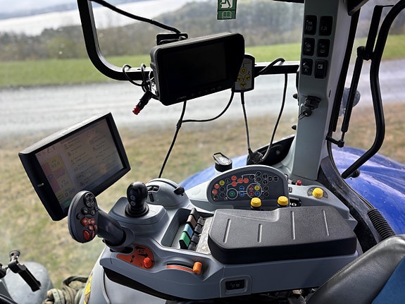 New Holland T7.270 AutoCommand 10 of 16