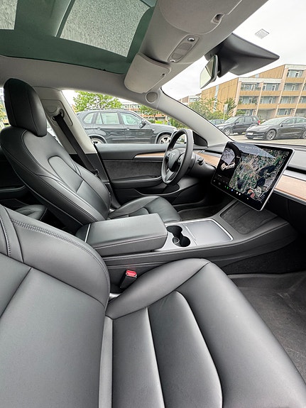 Tesla Model 3 8 of 14