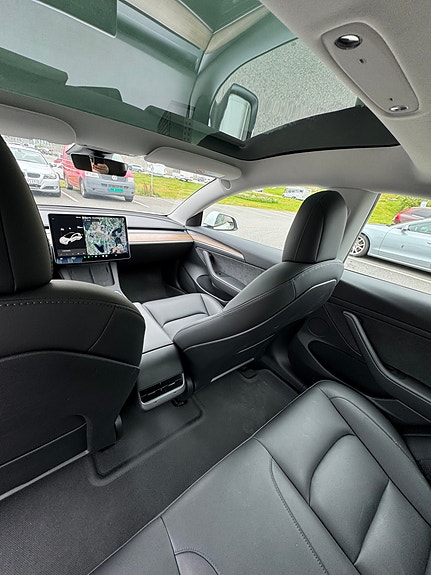 Tesla Model 3 11 of 14