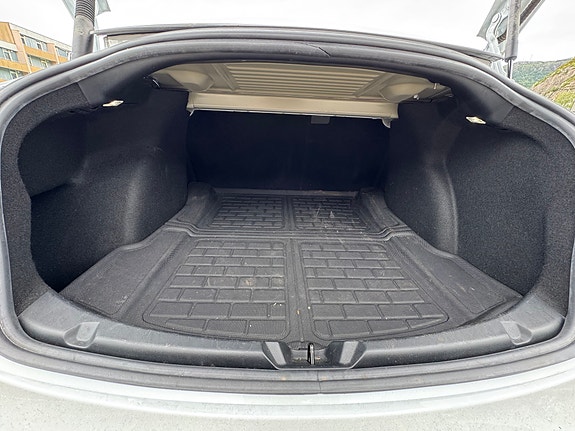 Tesla Model 3 10 of 14