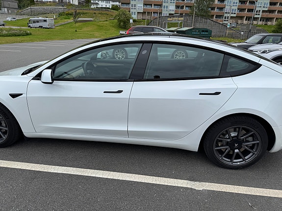 Tesla Model 3 7 of 14