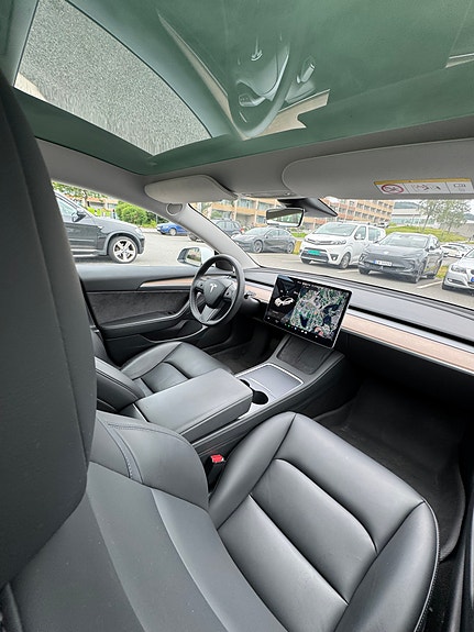 Tesla Model 3 9 of 14