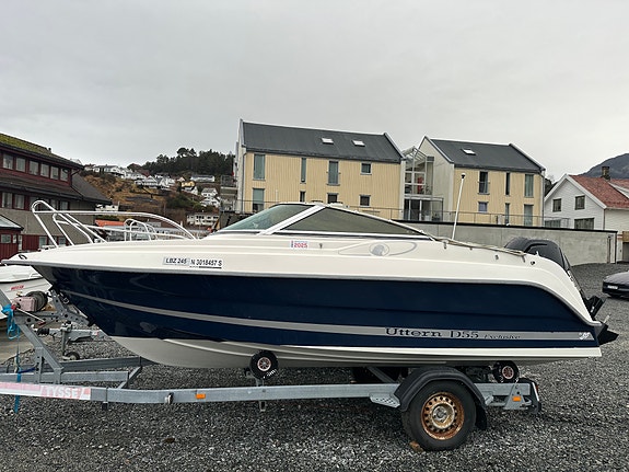 Uttern D55 Exclusive med NY Mercury F115ELPT + henger