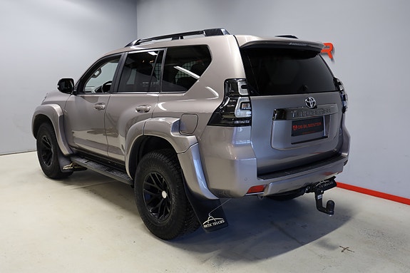 Toyota Land Cruiser 5 of 13