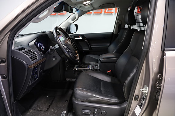 Toyota Land Cruiser 10 of 13