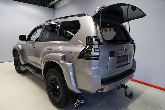 Toyota Land Cruiser 7 of 13
