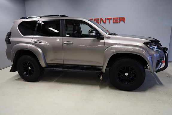 Toyota Land Cruiser 4 of 13