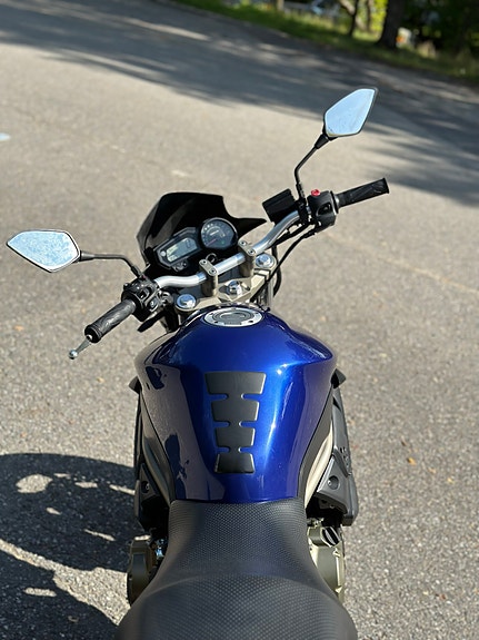 Yamaha XJ6N 7 of 8