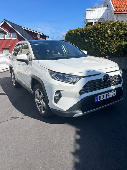 Toyota RAV4 2 of 5