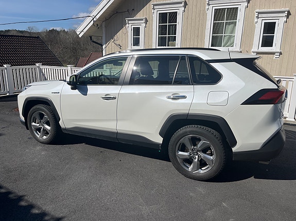 Toyota RAV4 3 of 5