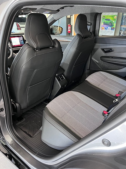 Renault Megane 10 of 15