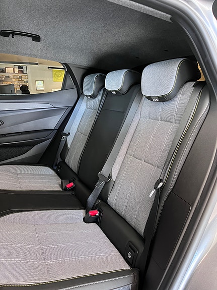 Renault Megane 11 of 15