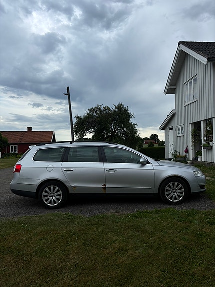 Volkswagen Passat 2 of 5