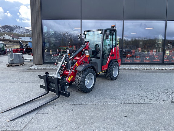Weidemann 1260LP 2 of 5