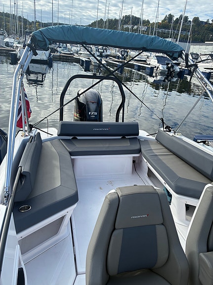 Axopar 22 Spyder - Yamaha V-Max 175 HK. Kun 215 Timer.Bimini, toalett, trykkvann 5 of 29
