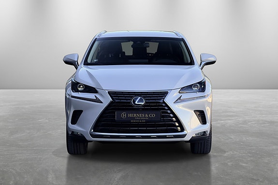 Lexus NX300h 3 of 5