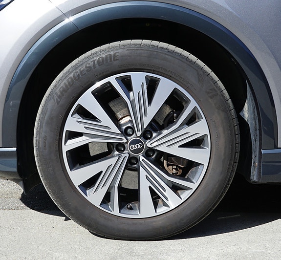 Audi Q4 e-tron 13 of 30