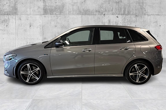 Mercedes-Benz B250 e 2 of 5