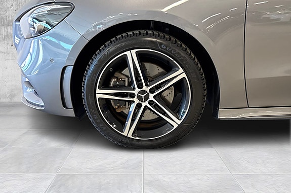 Mercedes-Benz B250 e 4 of 5