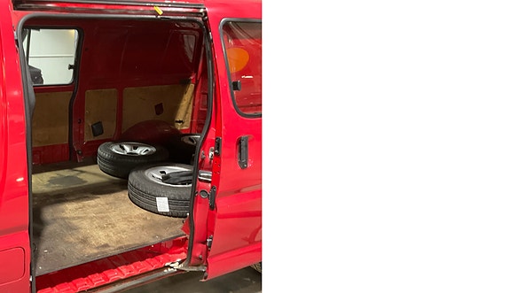 Toyota HiAce 5 of 13
