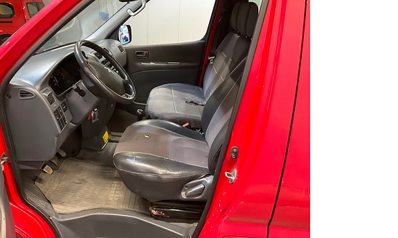 Toyota HiAce 6 of 13