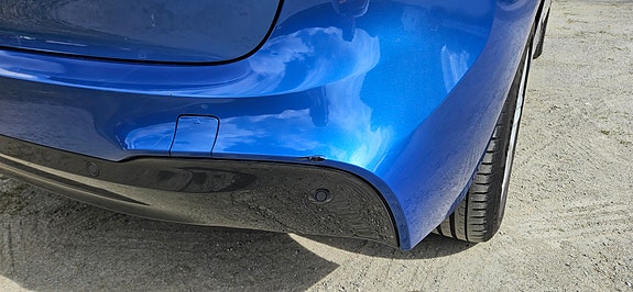 BMW 225xe 8 of 24