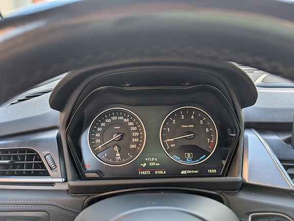 BMW 225xe 12 of 24