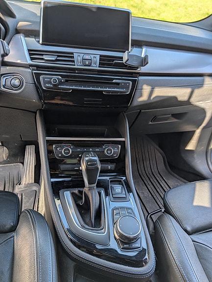 BMW 225xe 11 of 24