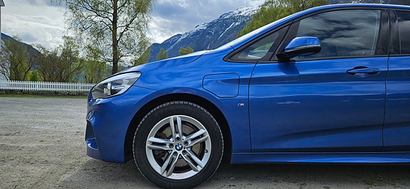 BMW 225xe 3 of 24