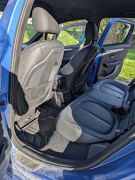BMW 225xe 14 of 24