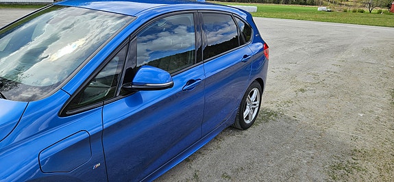 BMW 225xe 2 of 24