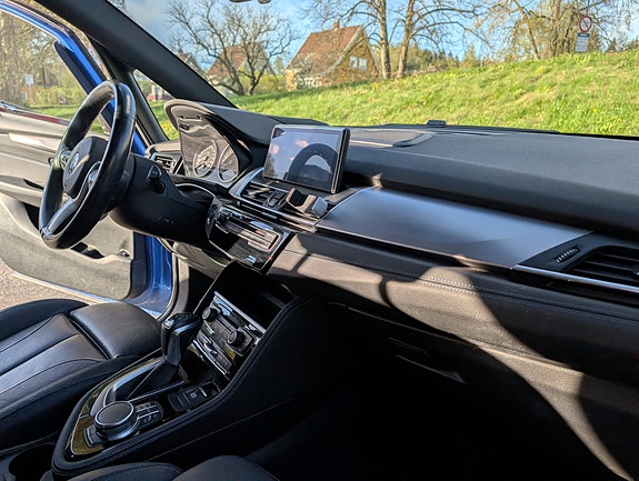 BMW 225xe 10 of 24