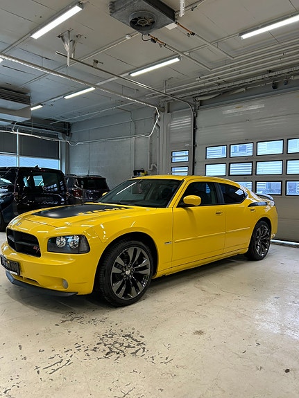 Dodge Charger 4 of 5