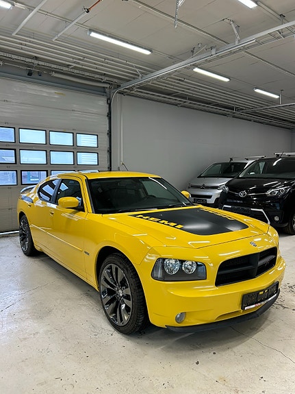 Dodge Charger 2 of 5